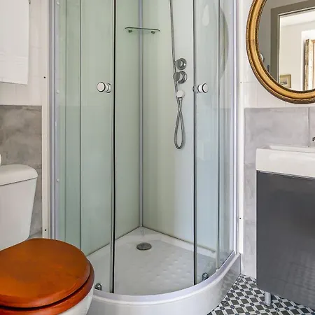 The Indy House By Lovelystay Guest house