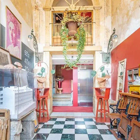 The Indy House By Lovelystay Guest house